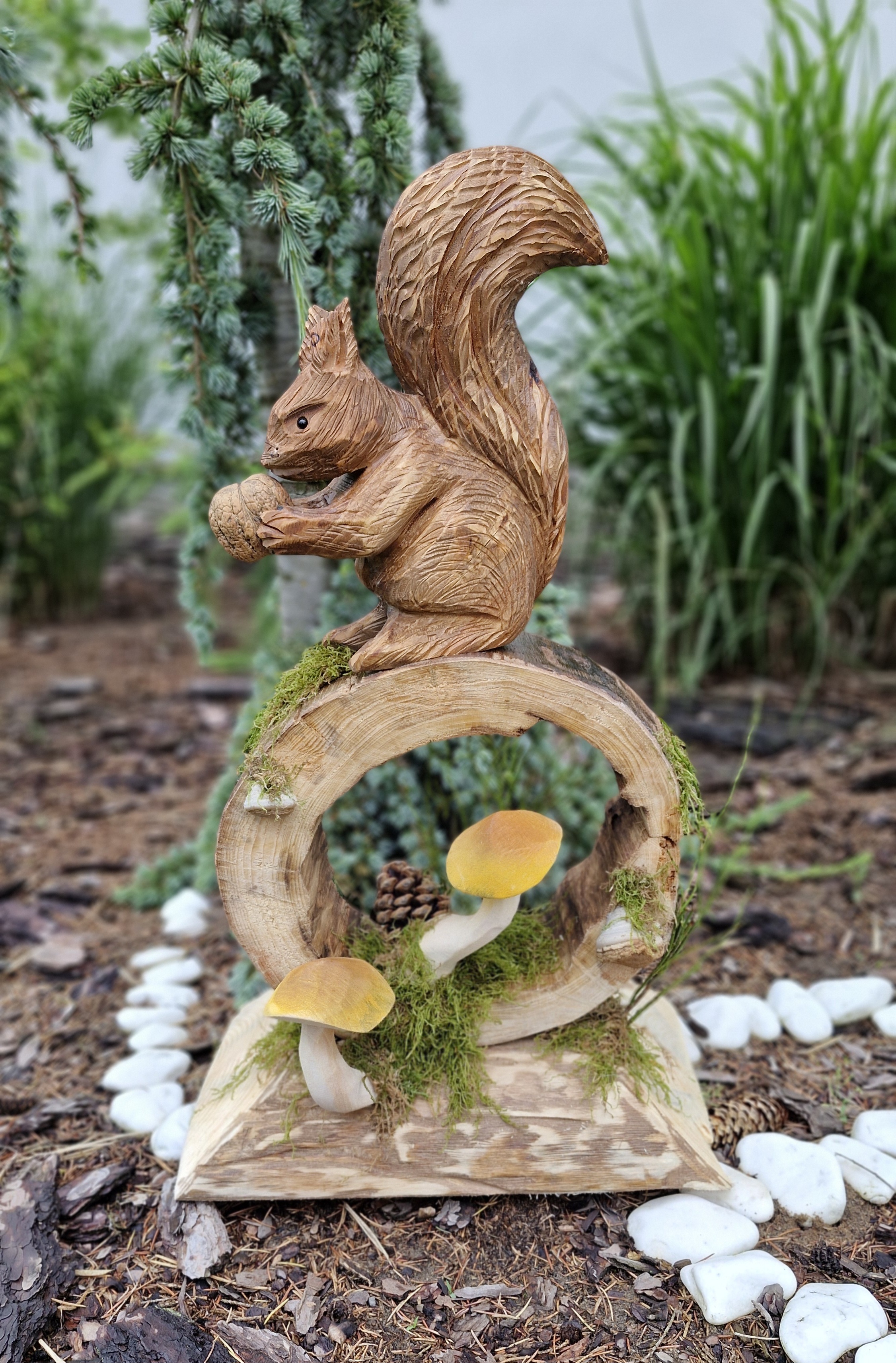 Kompozycja z wiewiórką 