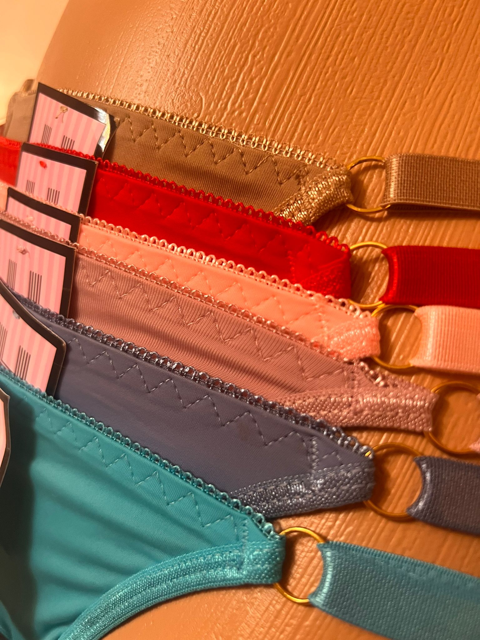 String en Dentelle Réglable,  avec chaines 