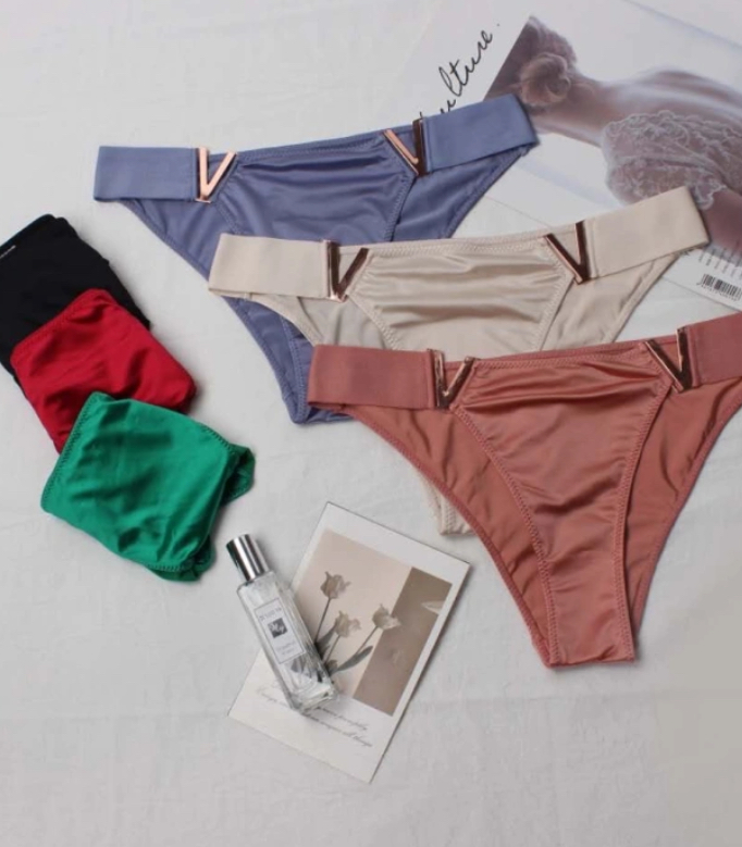 culotte satinée avec détail V 