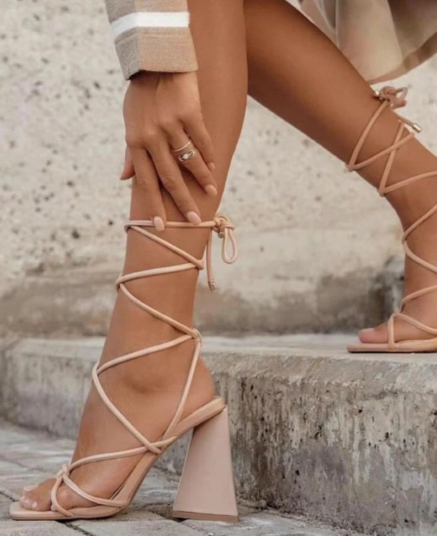 Sandales à talons lacées