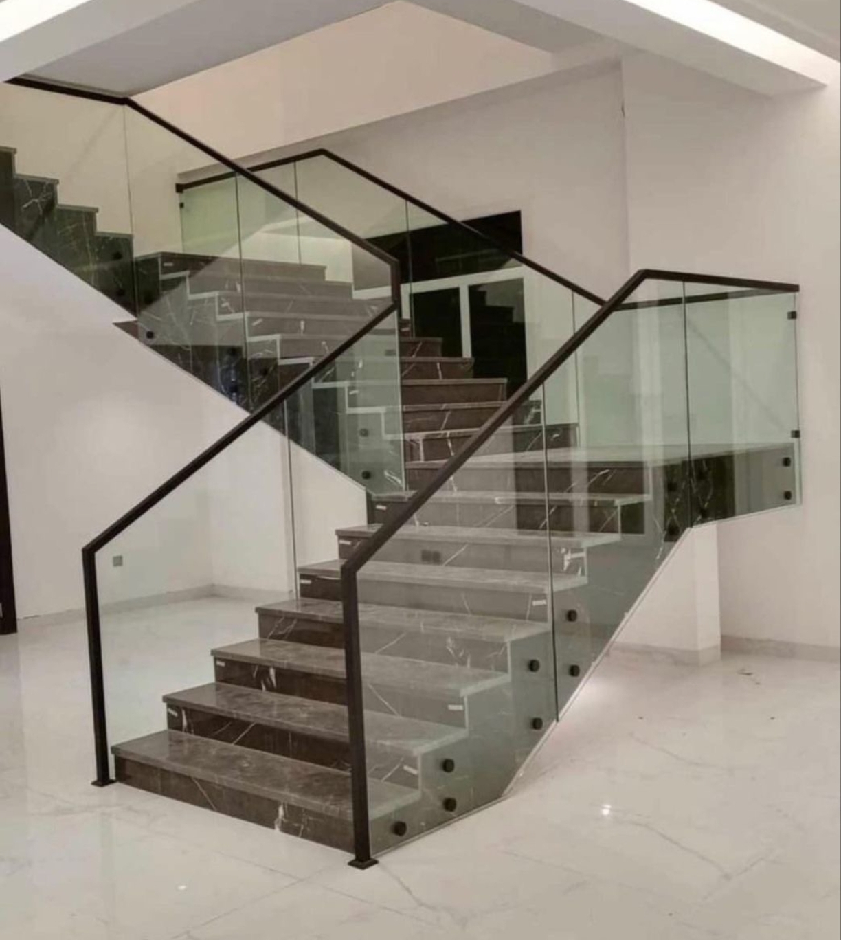 Modern Glass Staircase