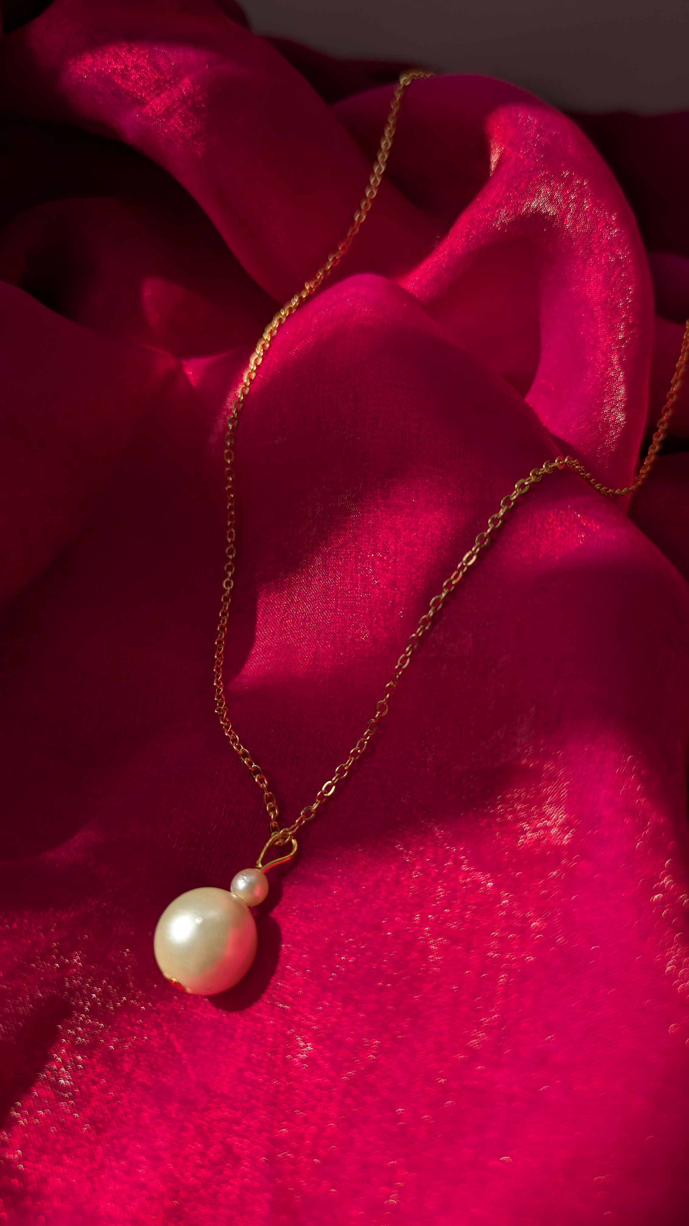 Elegant Pearl Pendant Necklace