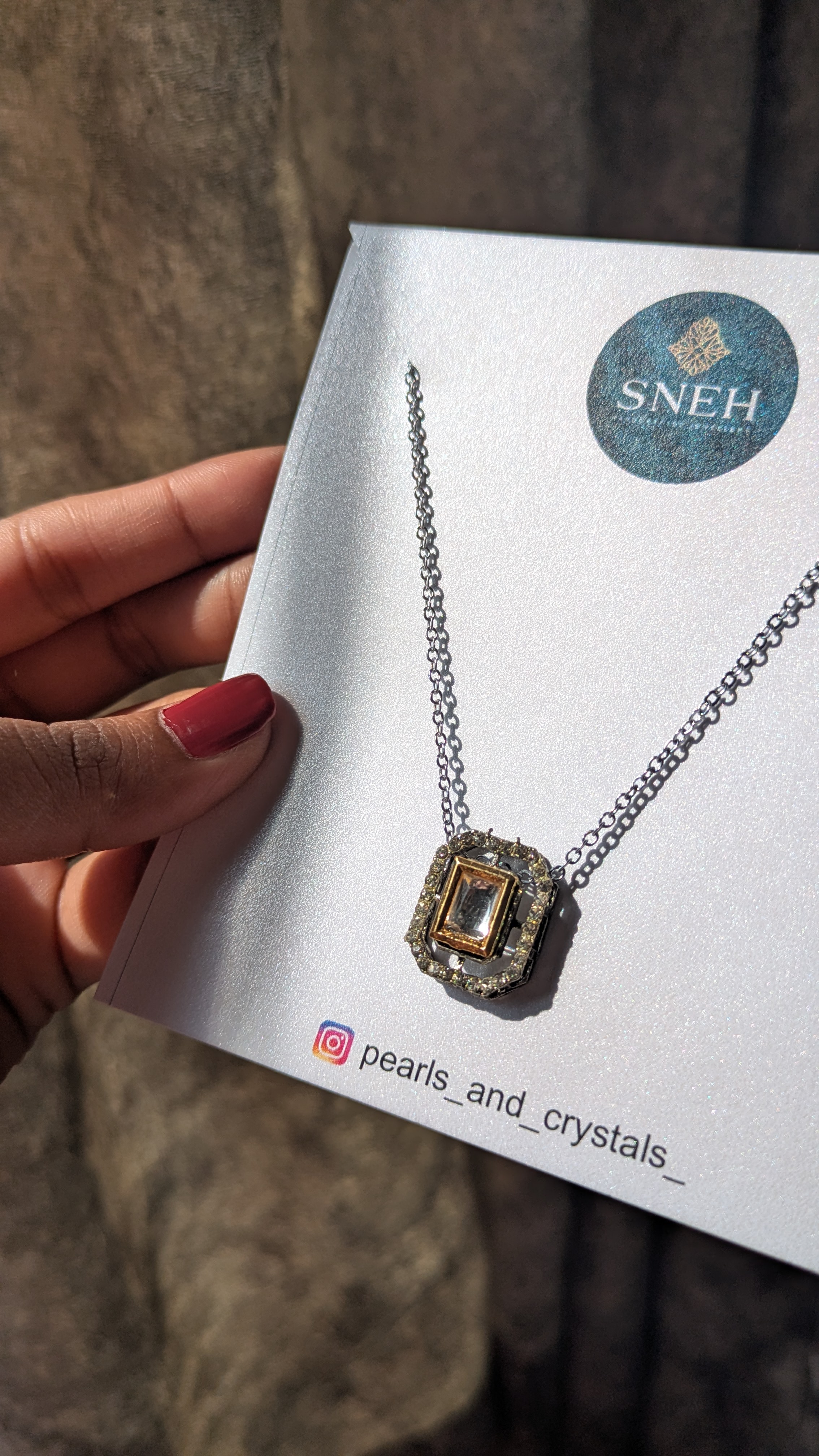 Elegant teardrop pendant necklace