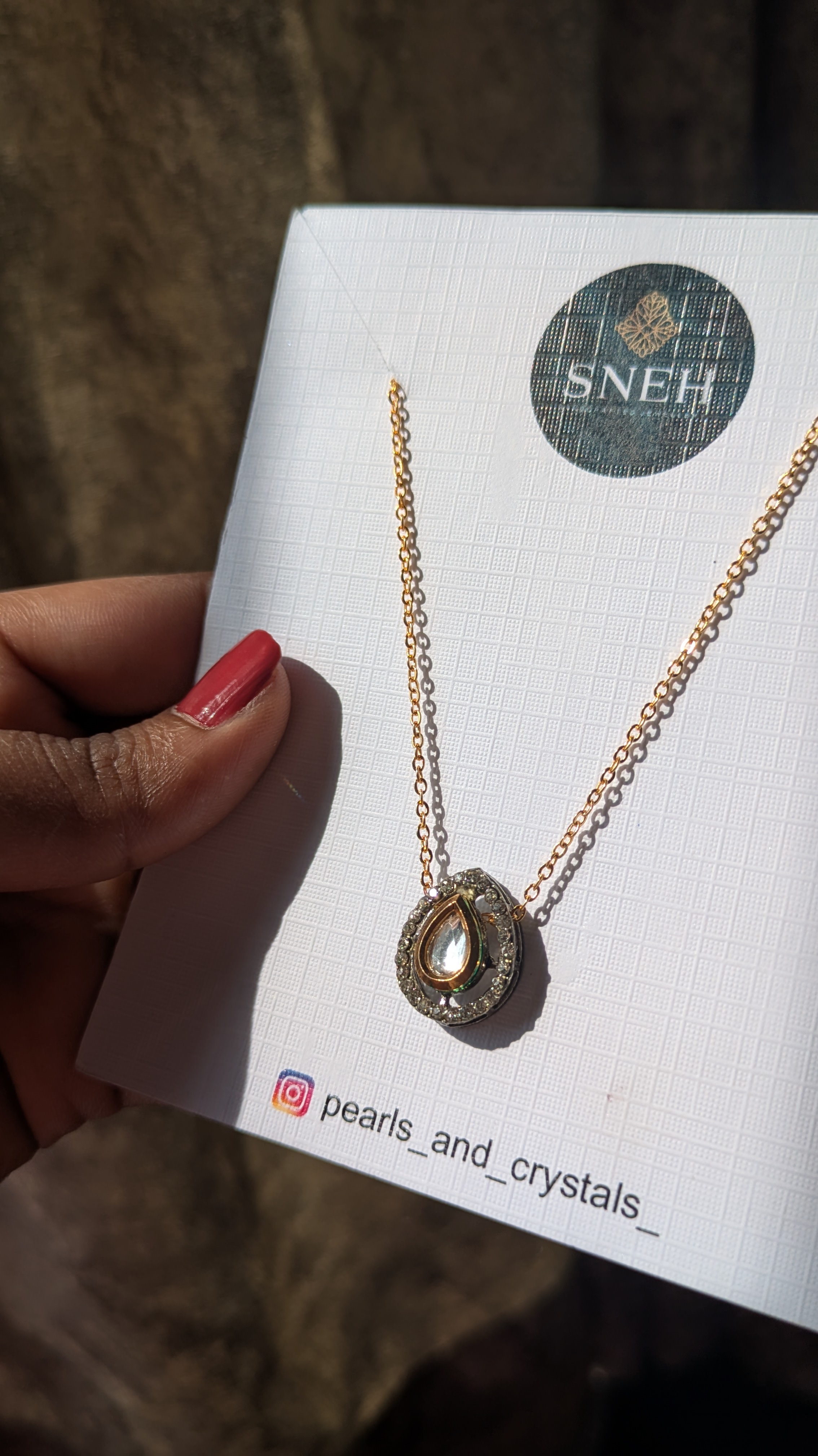 Elegant teardrop pendant necklace