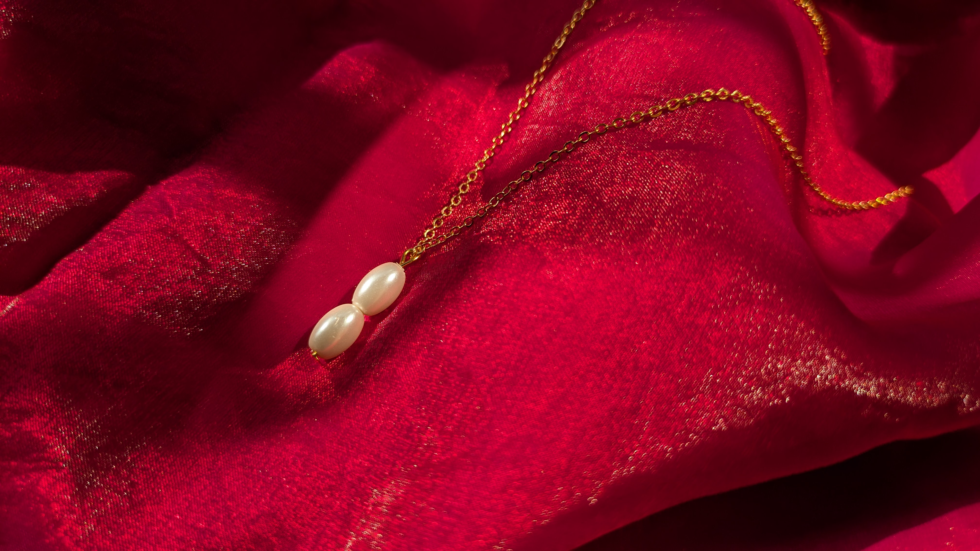 Elegant Pearl Pendant Necklace