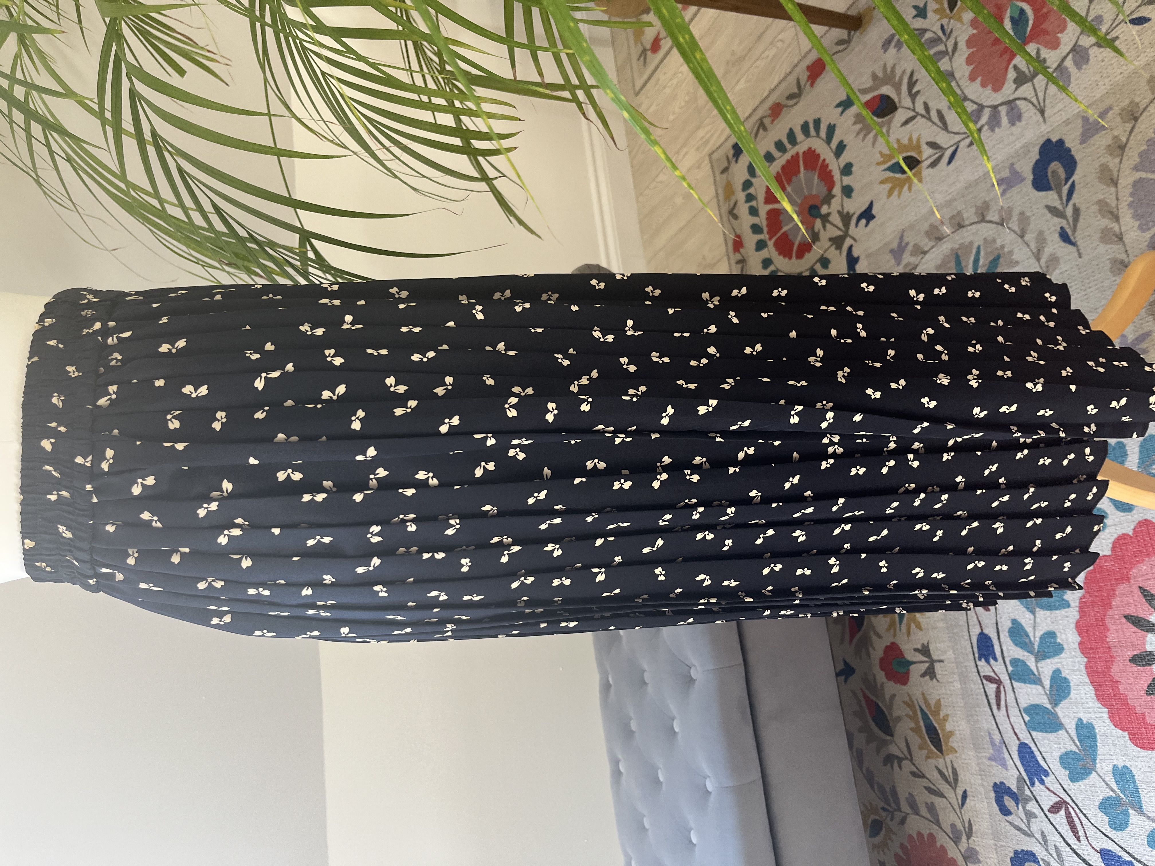 Navy and white print pleated skirt