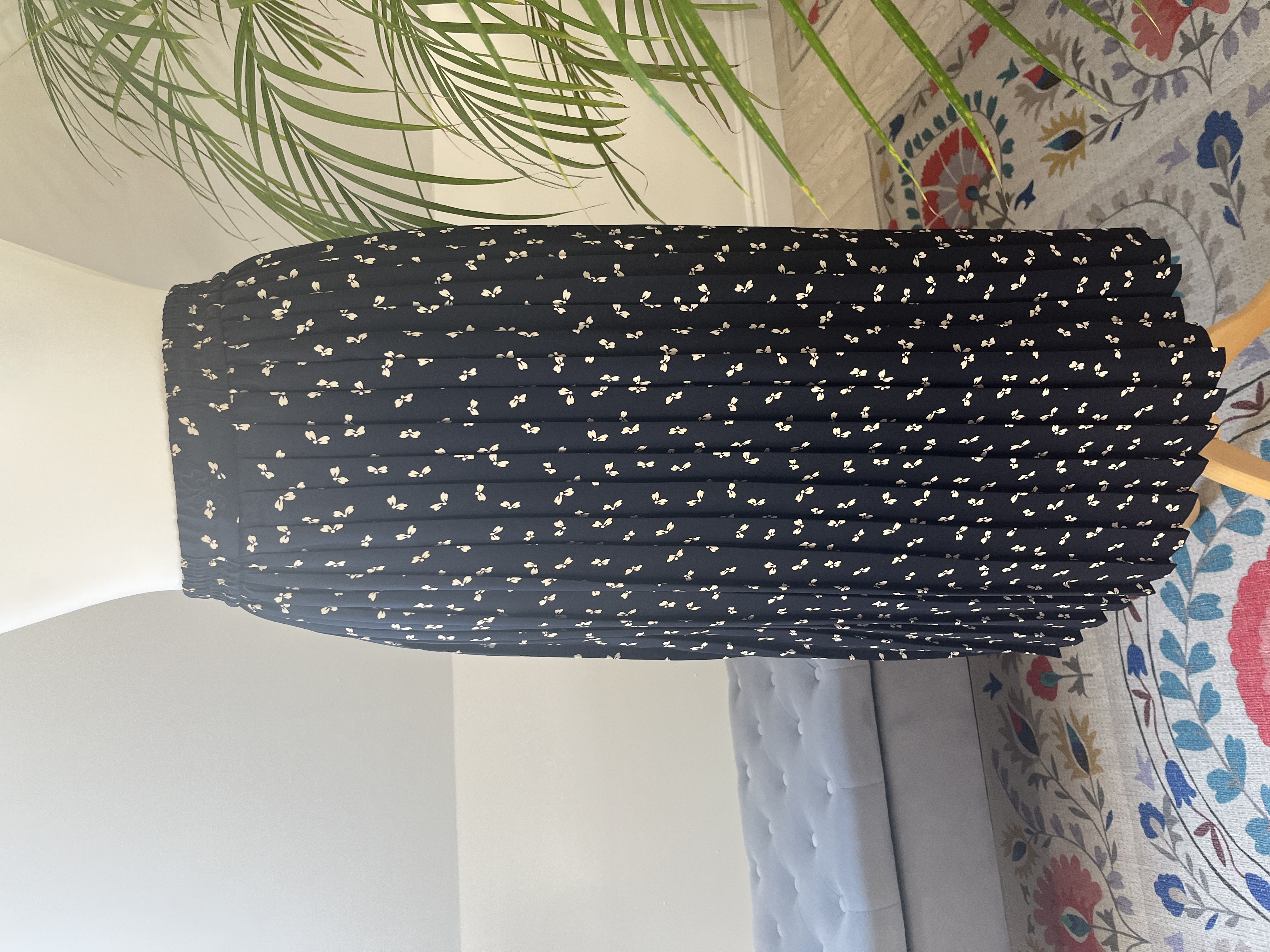Navy and white print pleated skirt