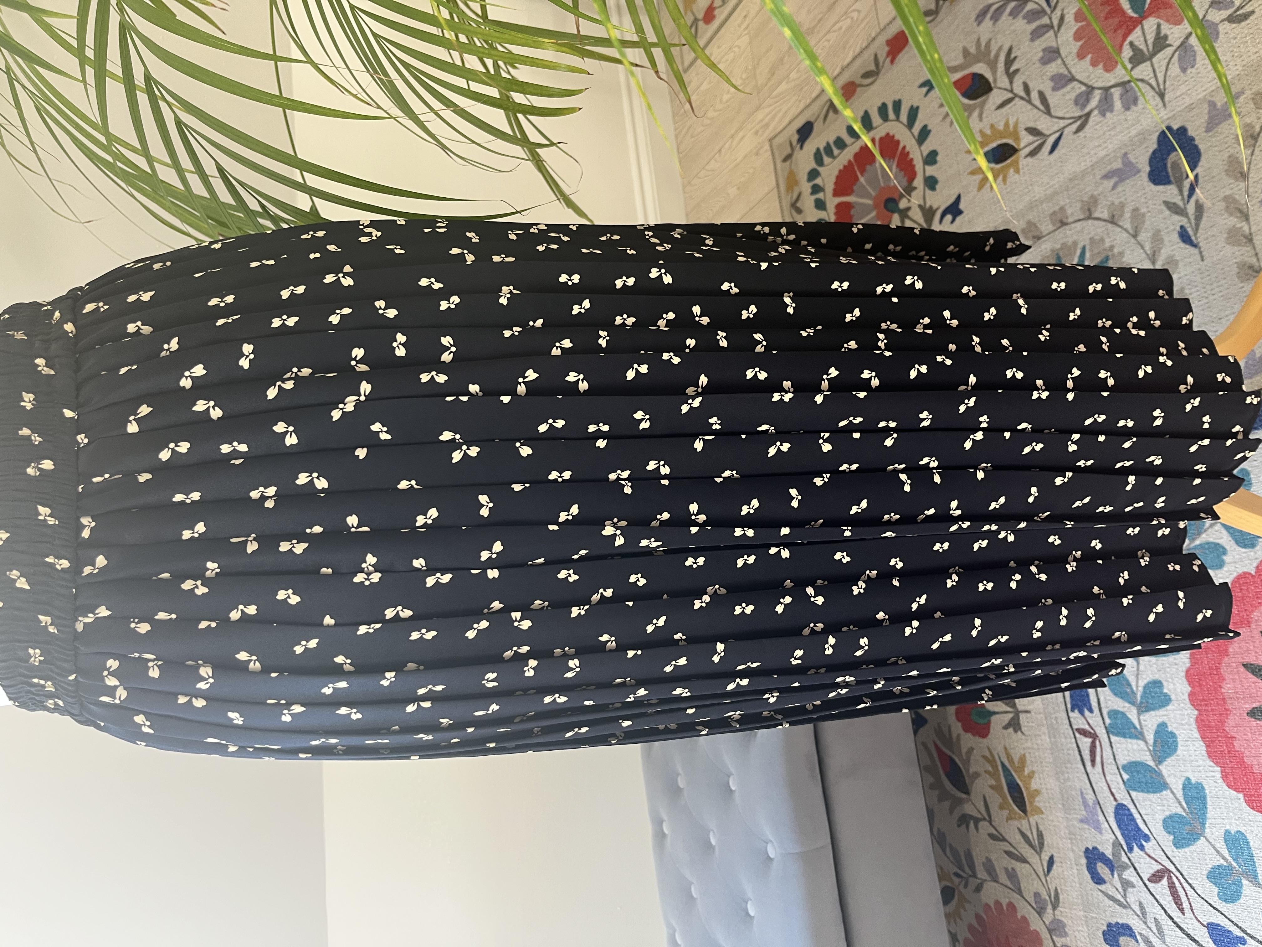 Navy and white print pleated skirt