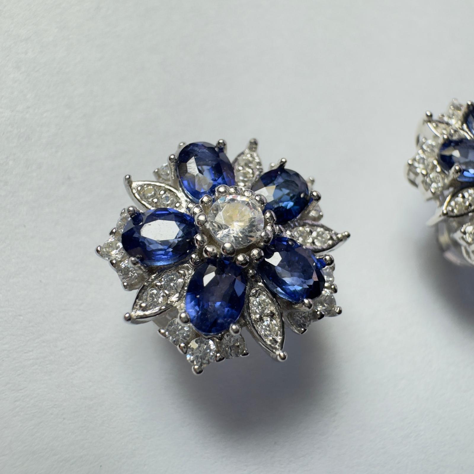 Sapphire Stud Earings 