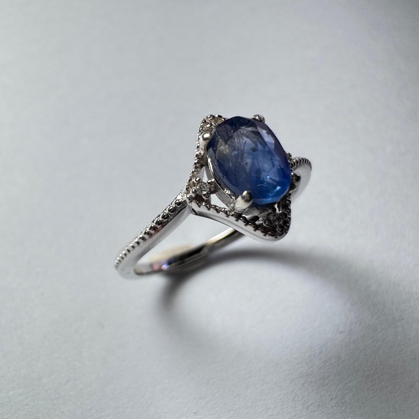 Elegant Sapphire Ring