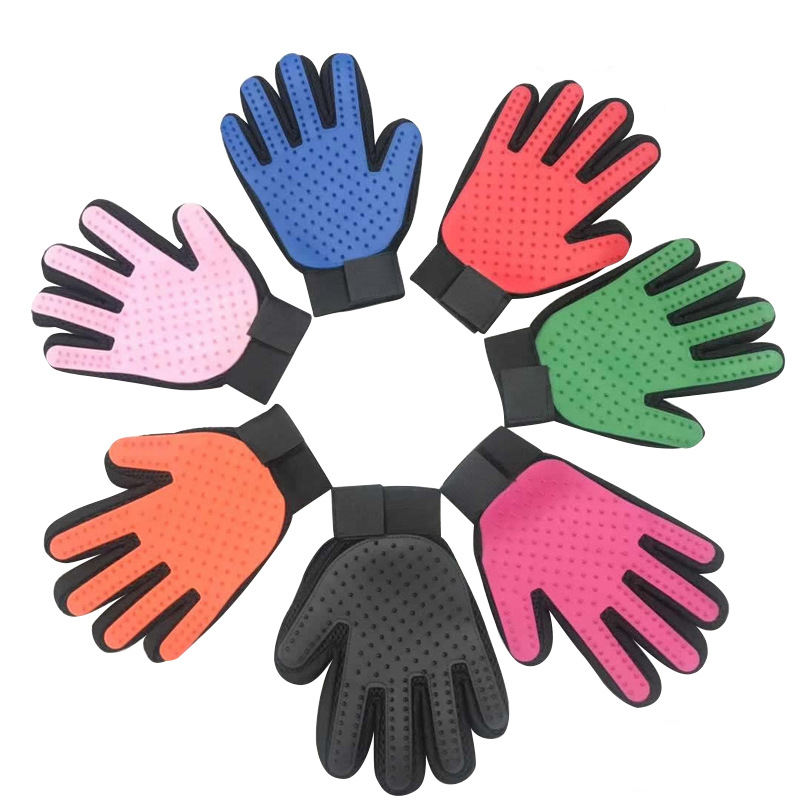 Pet grooming gloves