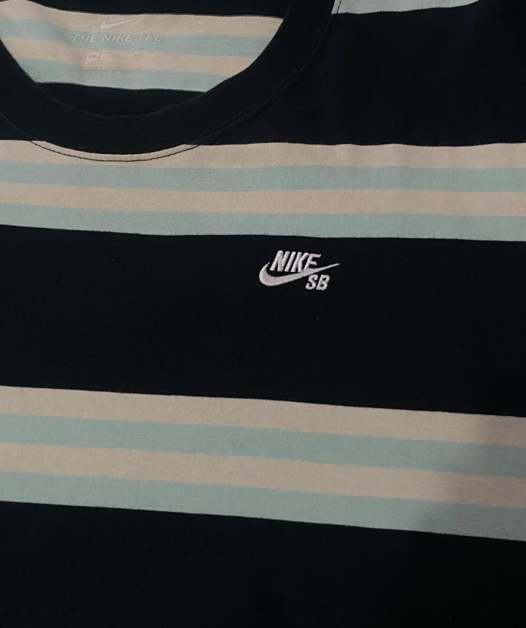 Camiseta Nike SB listrada