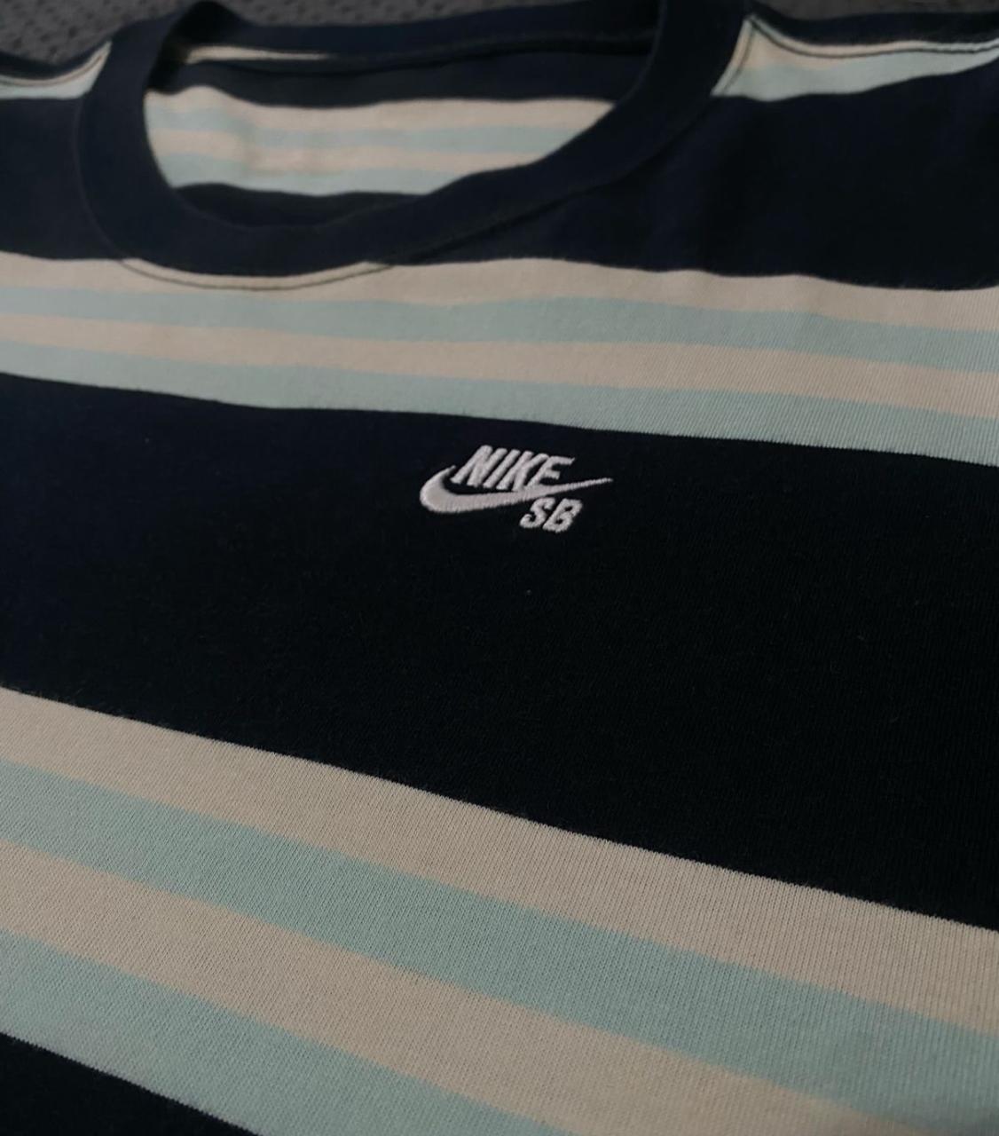 Camiseta Nike SB listrada