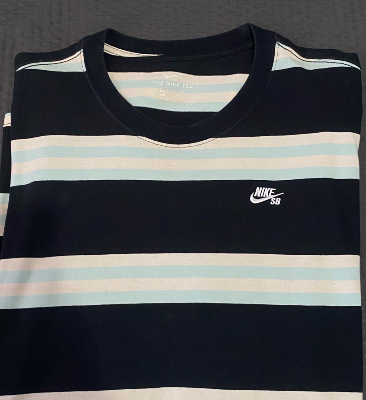 Camiseta Nike SB listrada