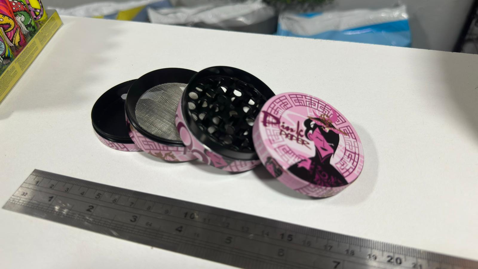  Grinder metálico Moon 4 Partes