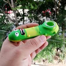 Pipa de silicona Pepinillo Rick