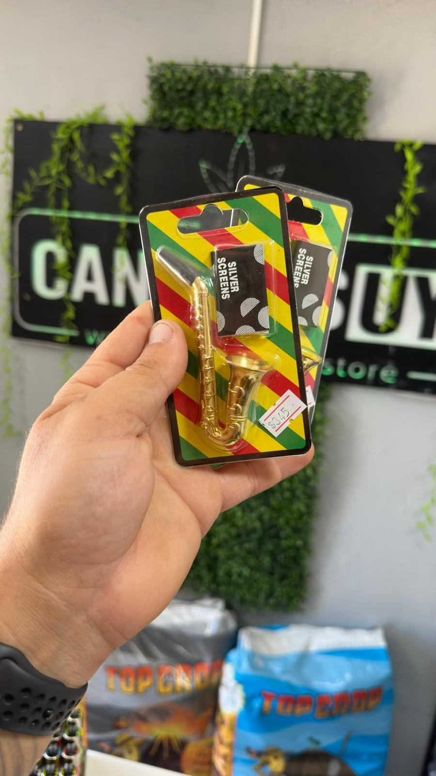 Pipa de saxofón dorado