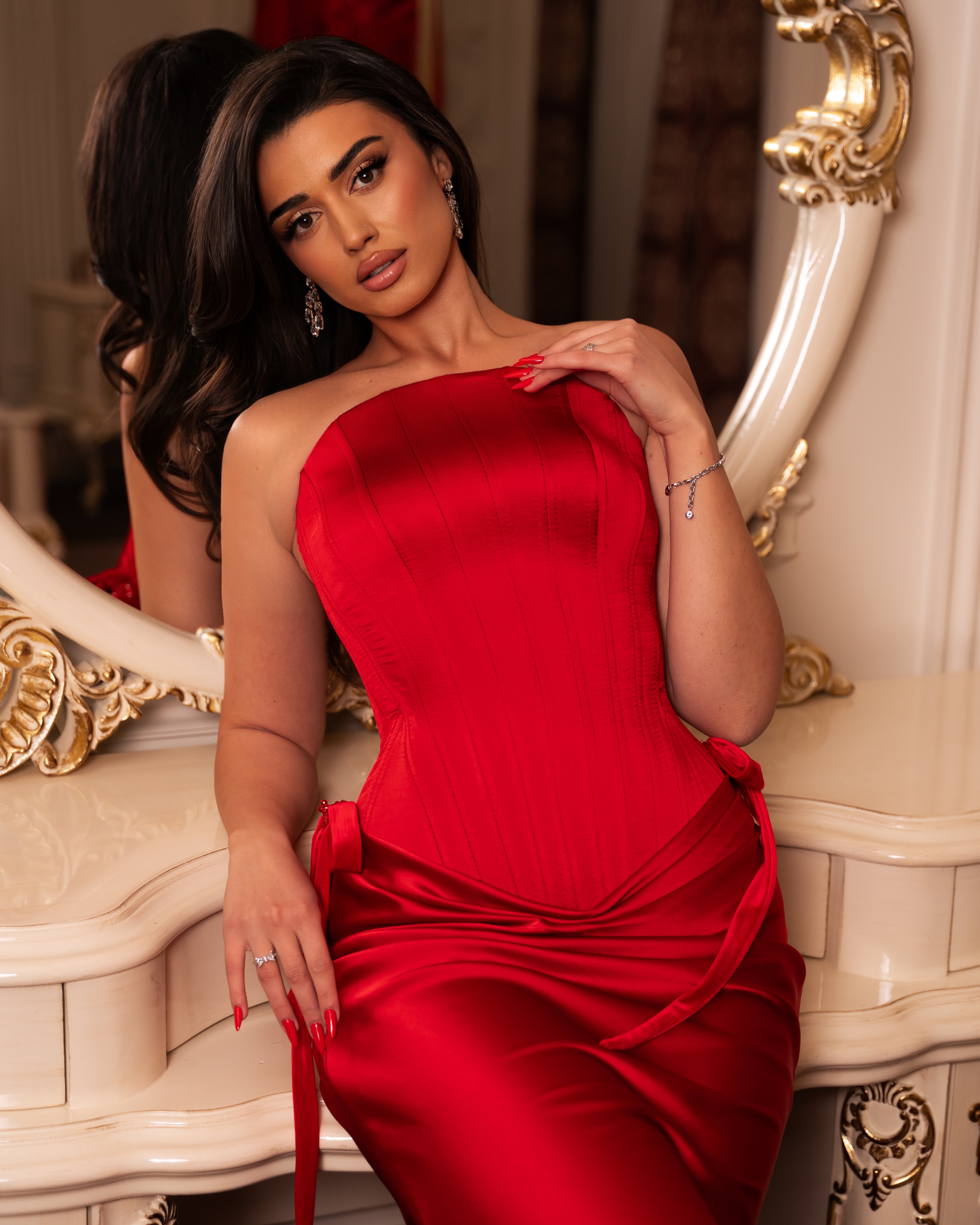 L'Art du Rouge - Dress No: 6 - Silhouette