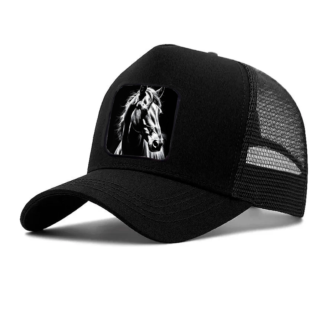 Gorra negra con diseño de caballo
