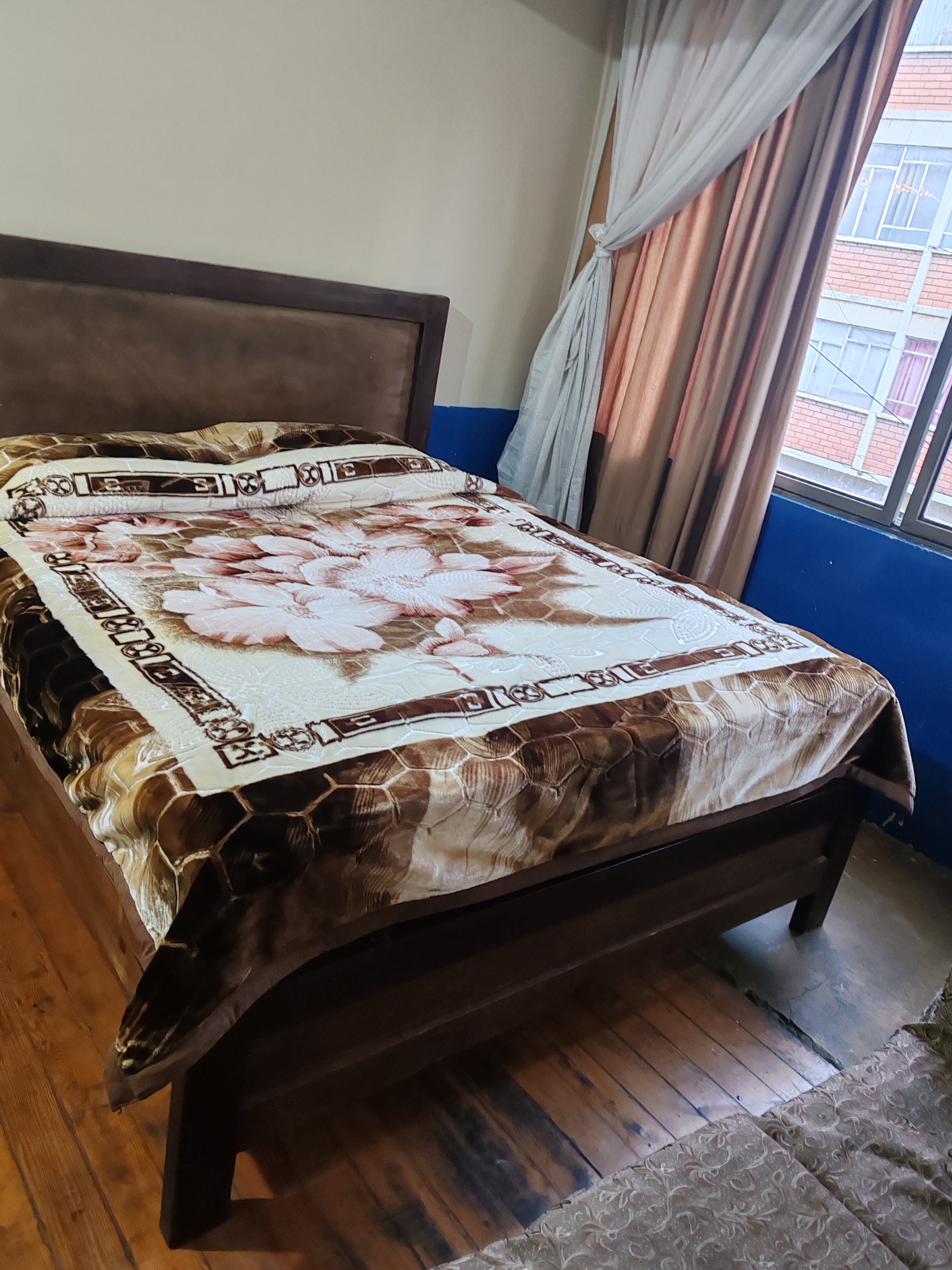 HABITACIÓN BAÑO COMPARTIDO