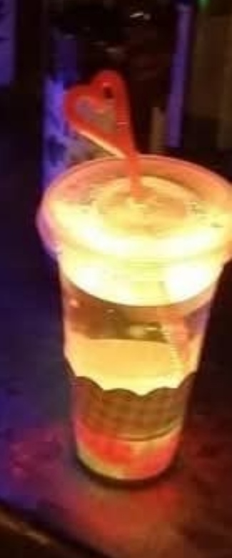 عصير مضيء منعش