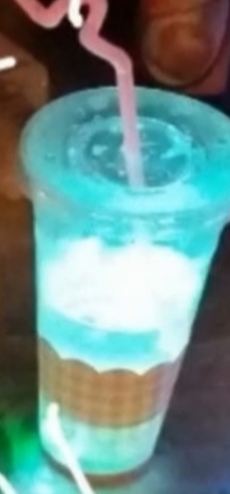 عصير مضيء منعش