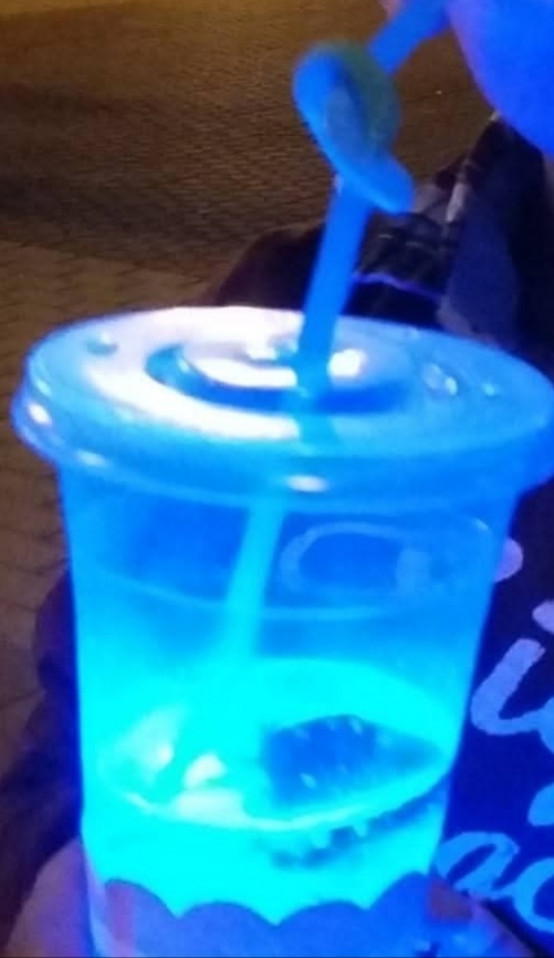 عصير مضيء منعش