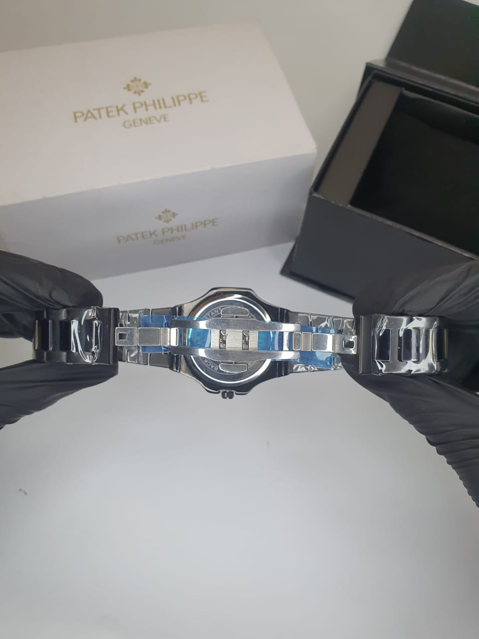 Patek Philippe Nautilus - Stainless Steel, Black Dial, Date and Master Lock