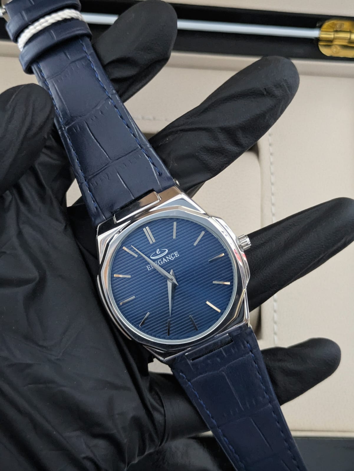 Elegance Original Men`s Leather Strap Watch with Master Lock