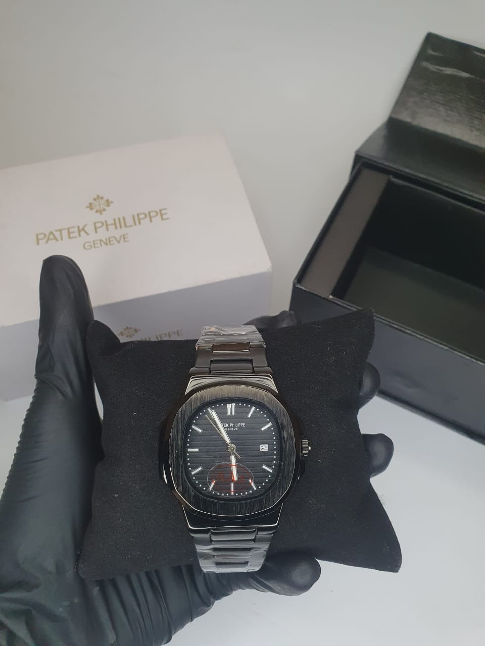 Patek Philippe Nautilus - Stainless Steel, Black Dial, Date and Master Lock