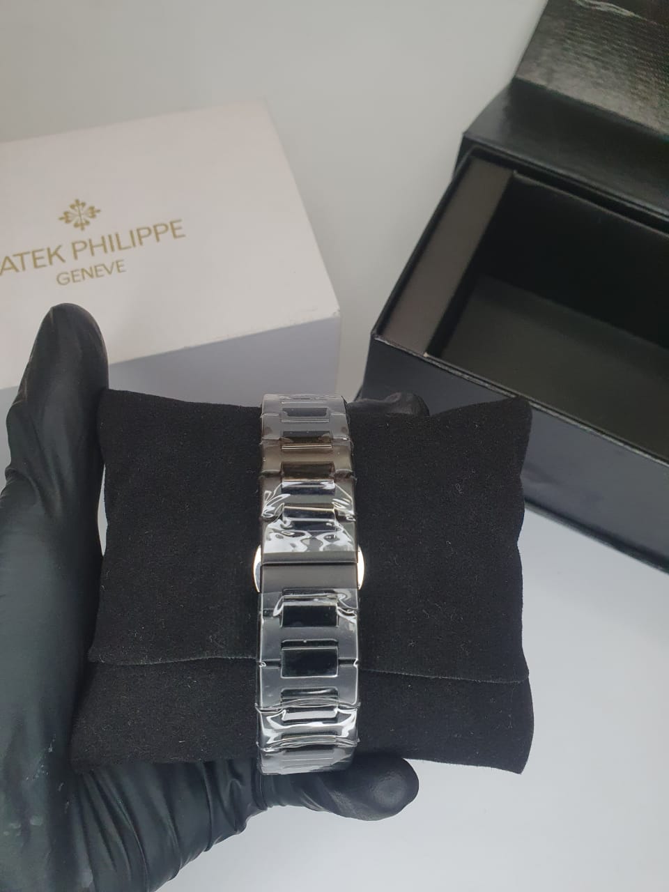 Patek Philippe Nautilus - Stainless Steel, Black Dial, Date and Master Lock