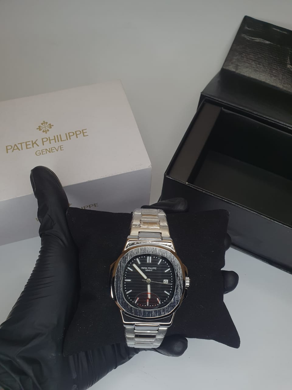 Patek Philippe Nautilus - Stainless Steel, Black Dial, Date and Master Lock