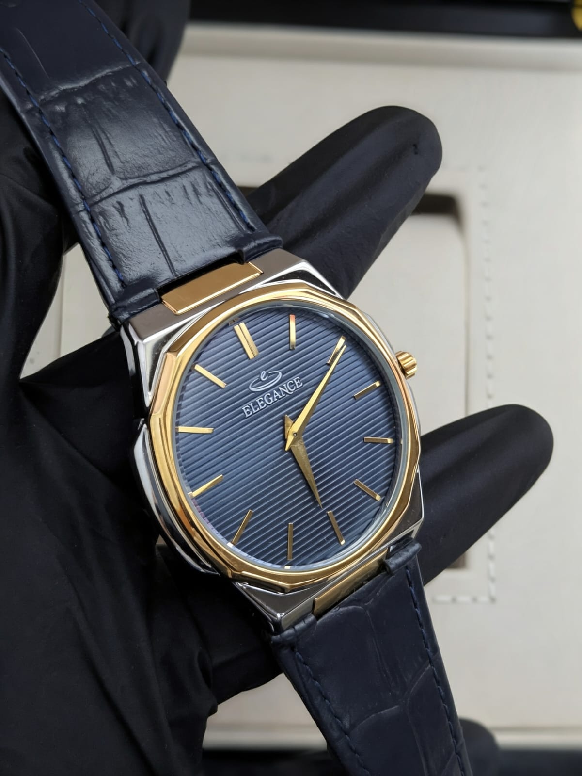 Elegance Original Men`s Leather Strap Watch with Master Lock
