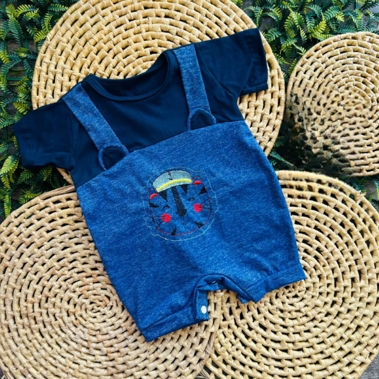 Macacão Infantil Com Camiseta