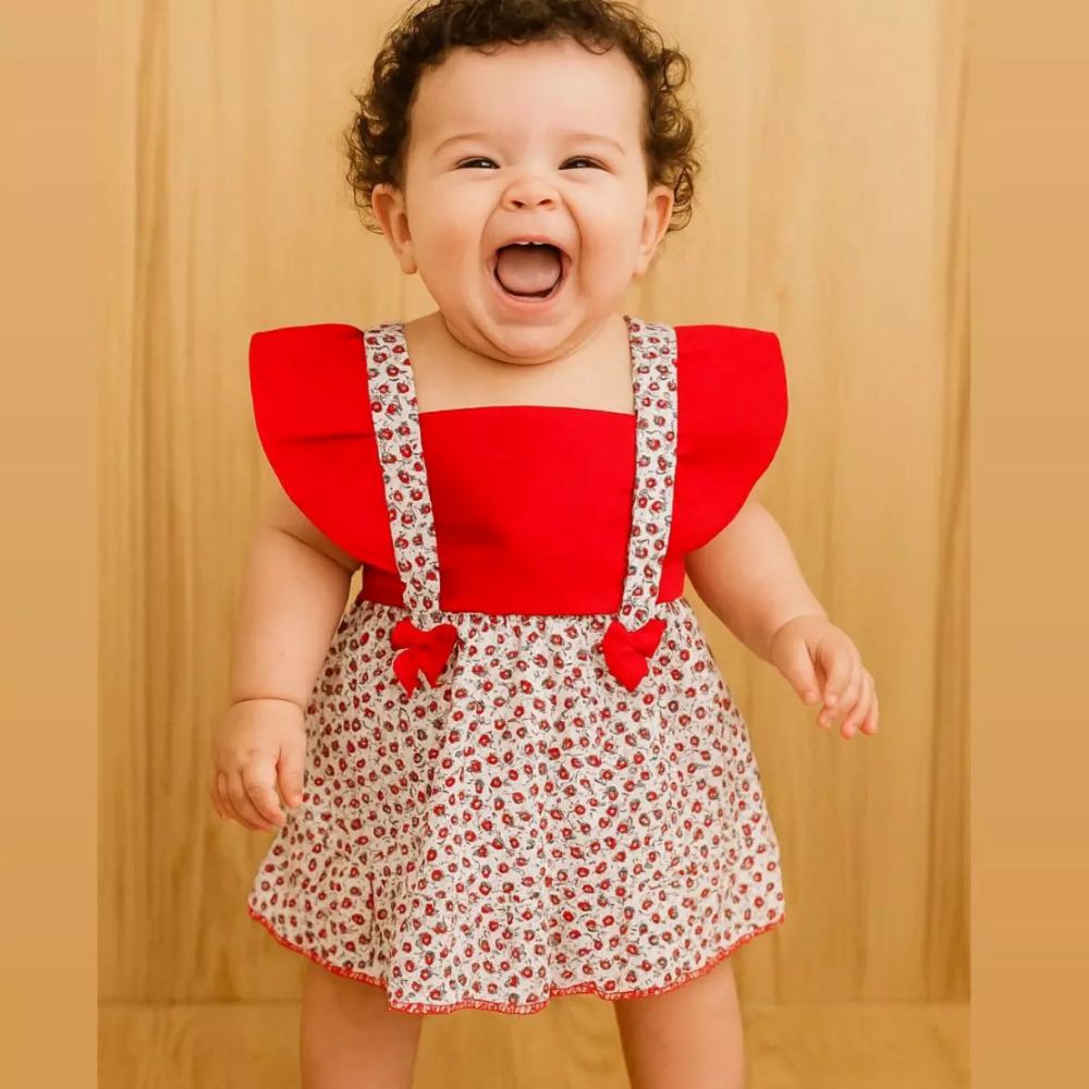 Vestido infantil vermelho com estampa floral