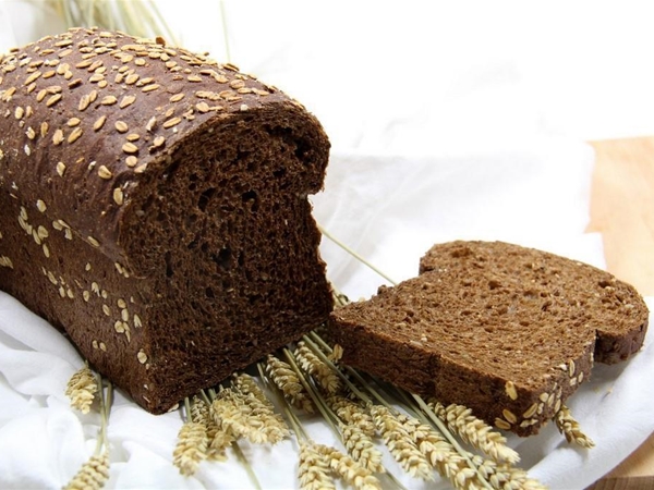 Gildekornbrot, halbiert und in Scheiben geschnitten