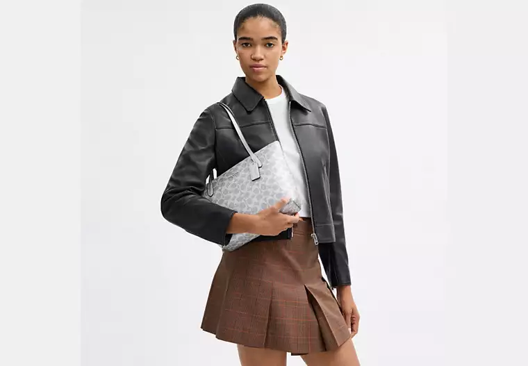 Coach Fiona Zip Tote Bag In Signature Canvas Available in 3 colours