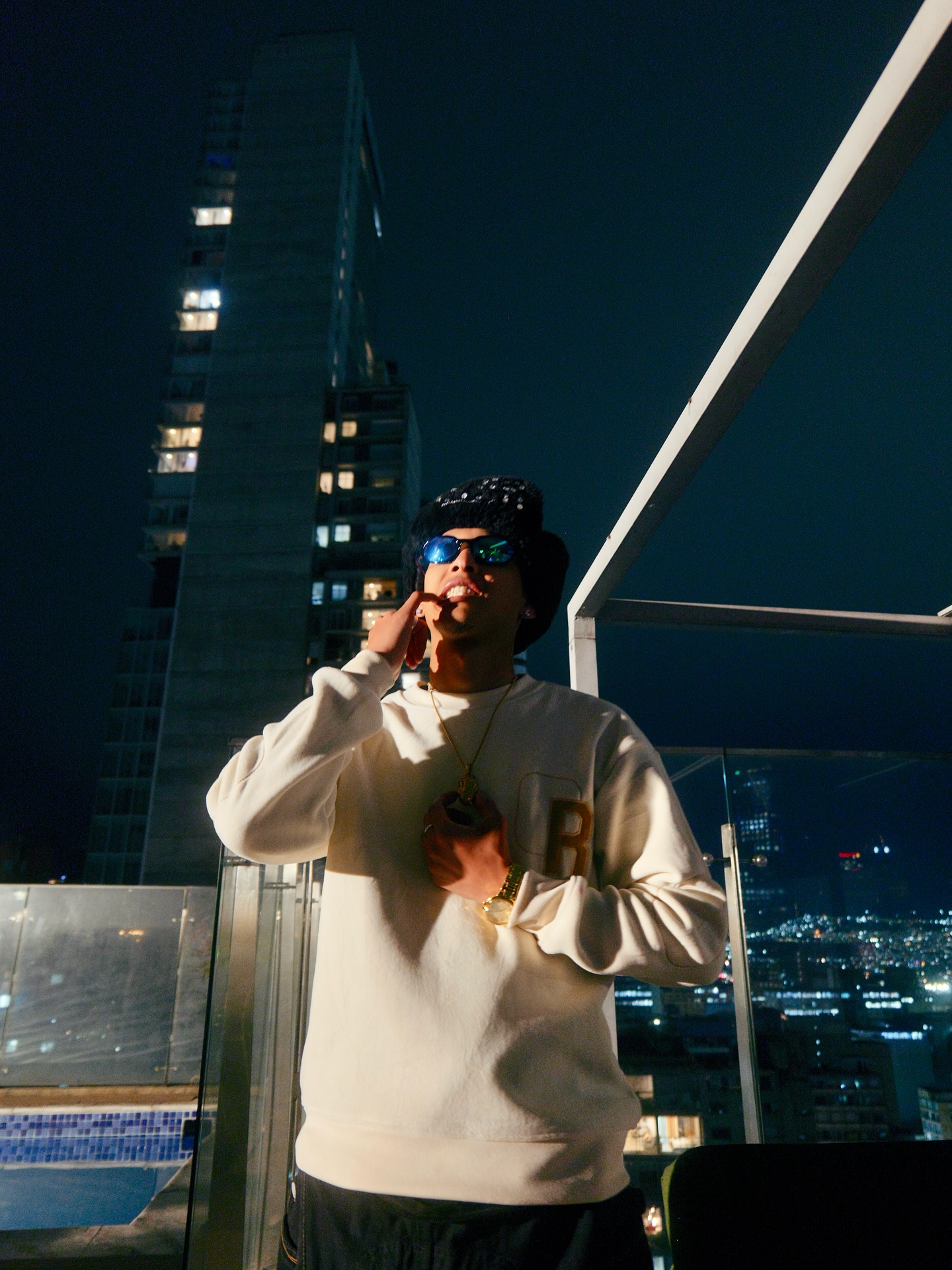 Gorro Ushanka Negro de Invierno – Estilo Urbano Premium