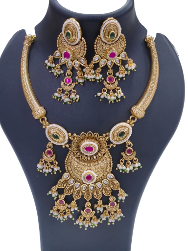 Traditional Kundan Necklace Set