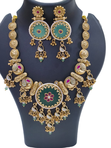 Traditional Kundan Necklace Set