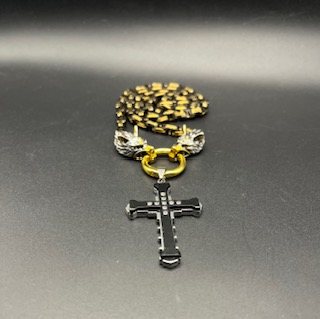 Collier croix en acier