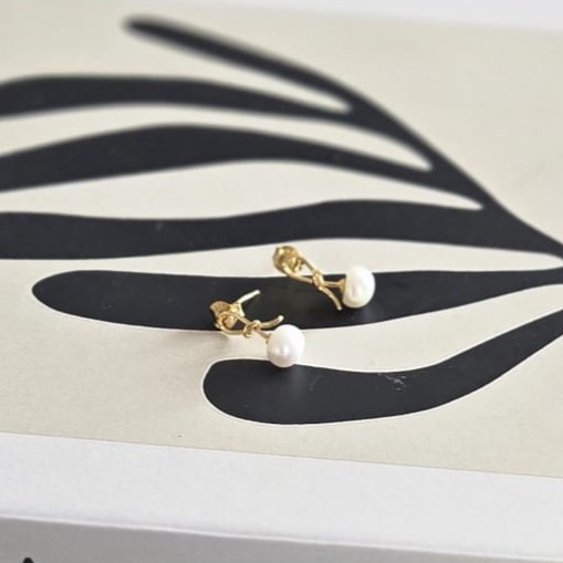 Nyra Lumière – Boucles d’oreilles modernes 