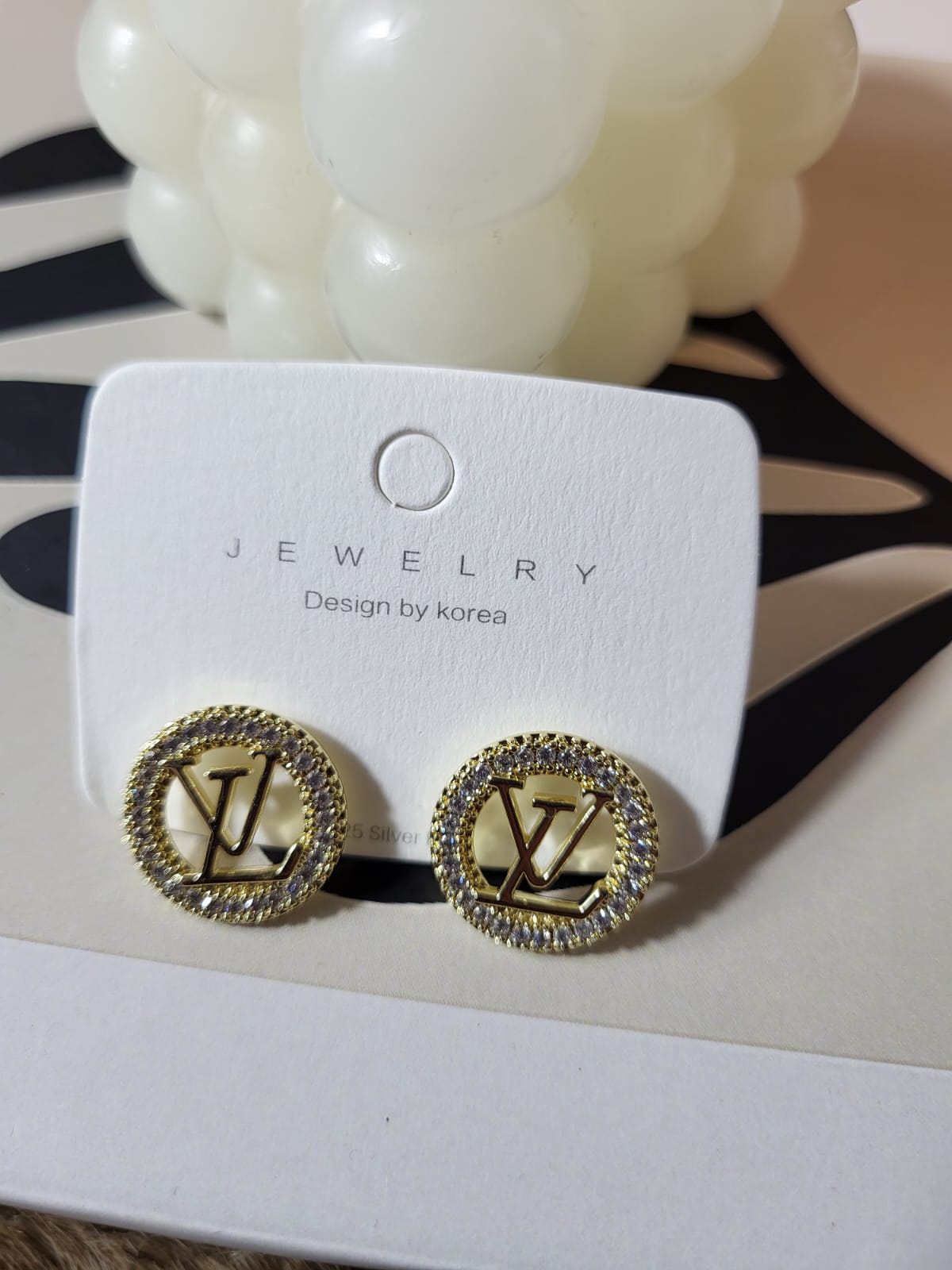 Opaline – Boucles d’oreilles minimalistes