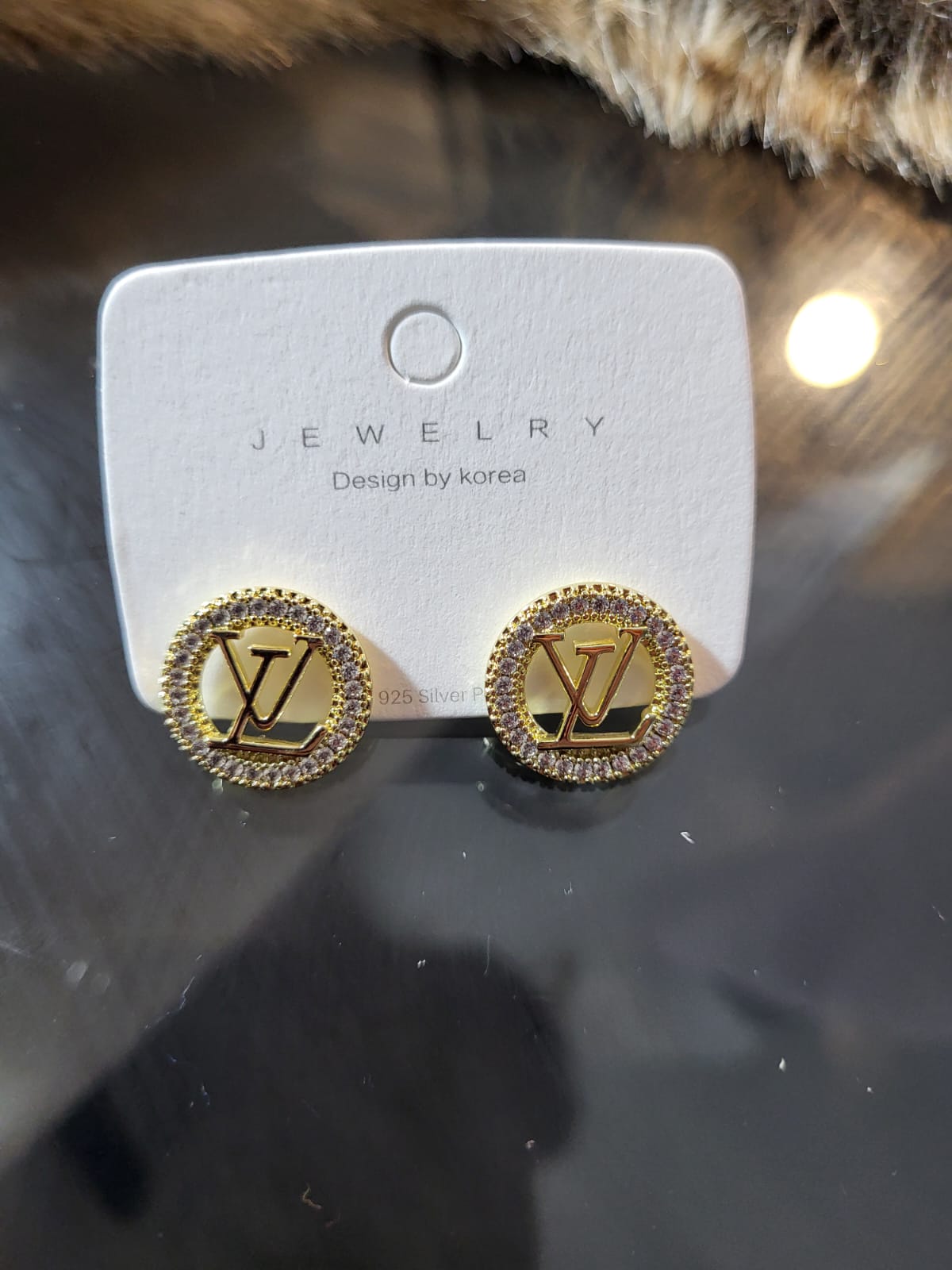 Opaline – Boucles d’oreilles minimalistes