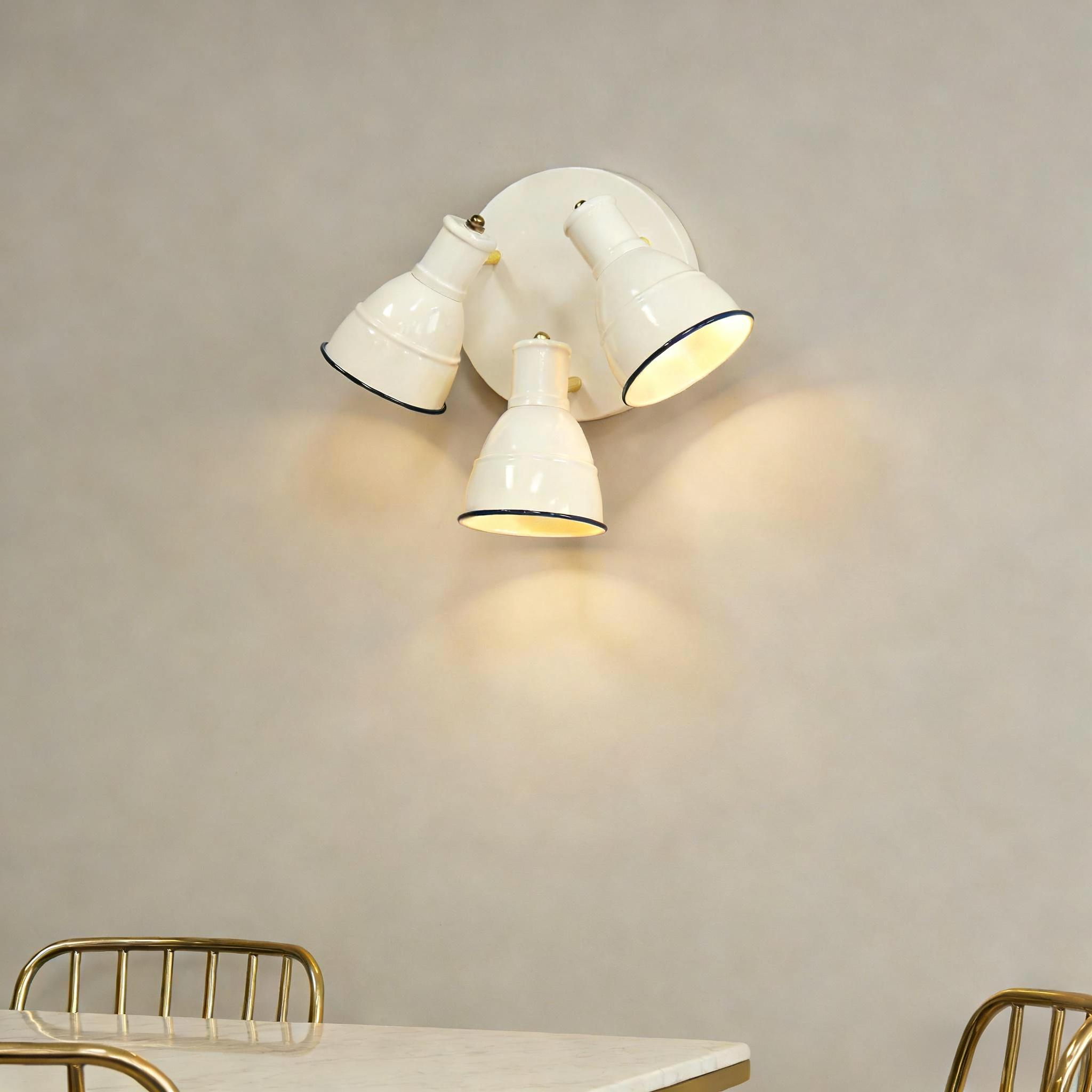 Triple white ceiling spotlight 23P196