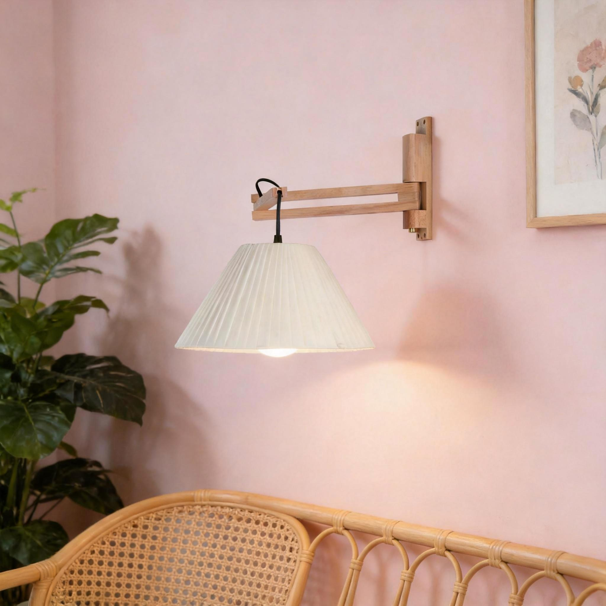 Wall-mounted wooden lamp 24P033