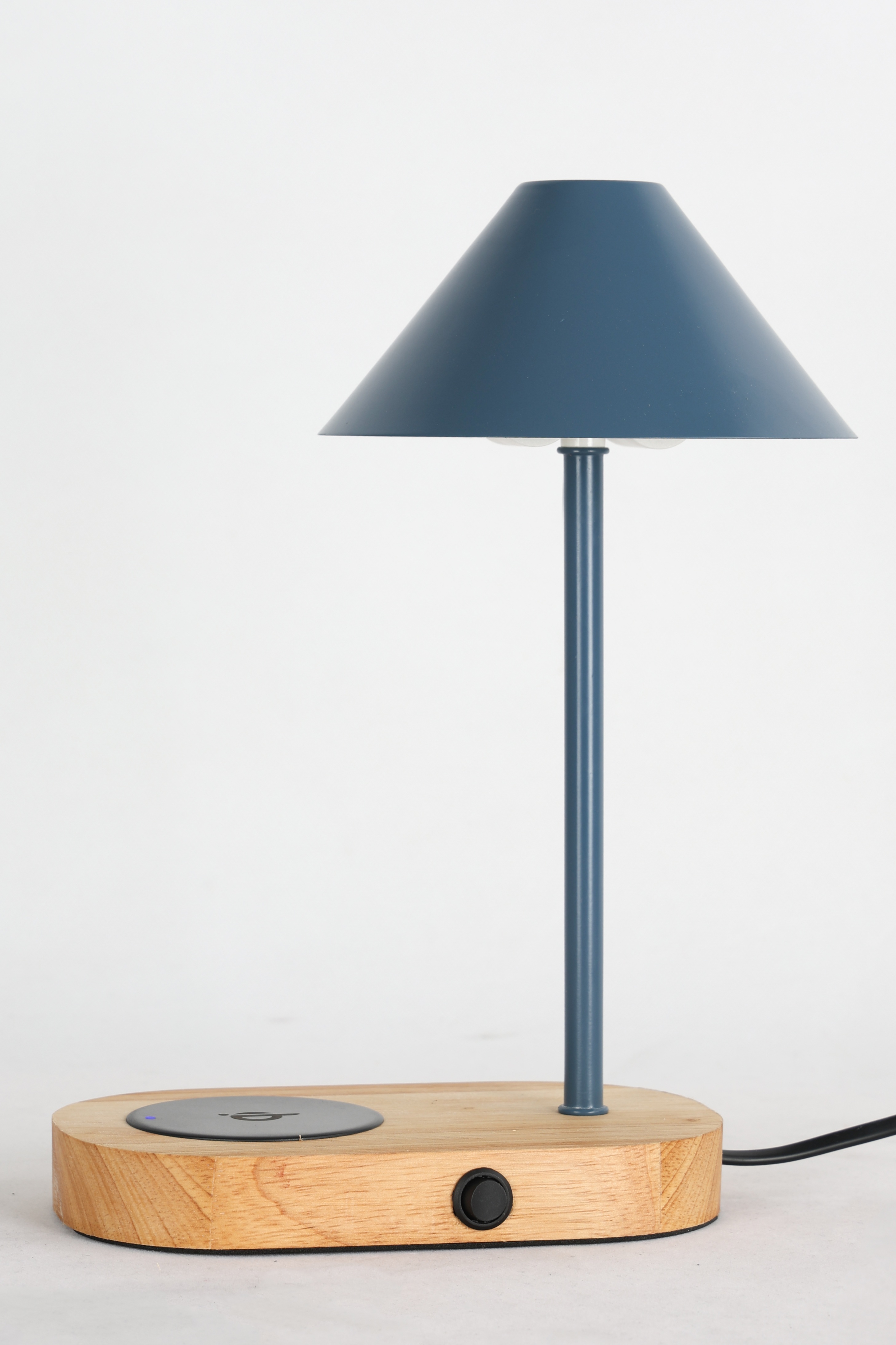 Modern Desk Lamp with Wireless Charger 25T033