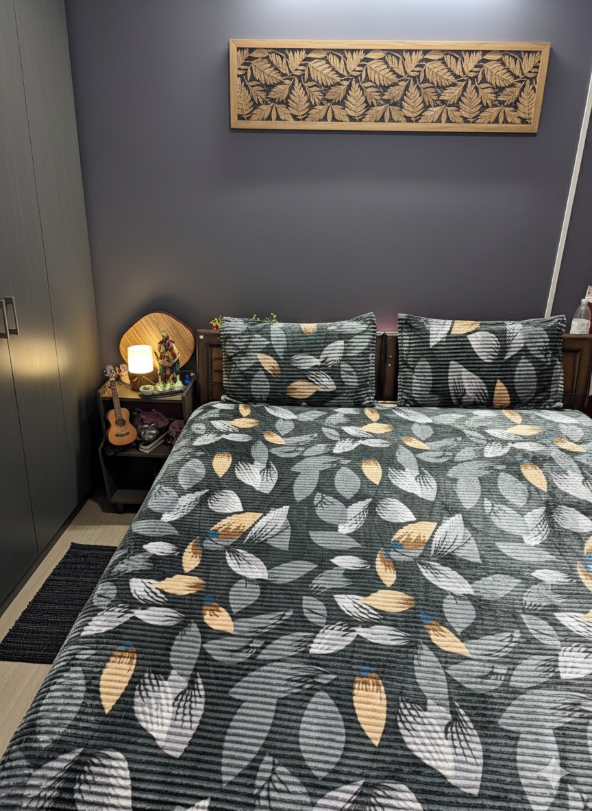 Winter Warm Leaf Patterned Warm Pencil Design Bedsheet