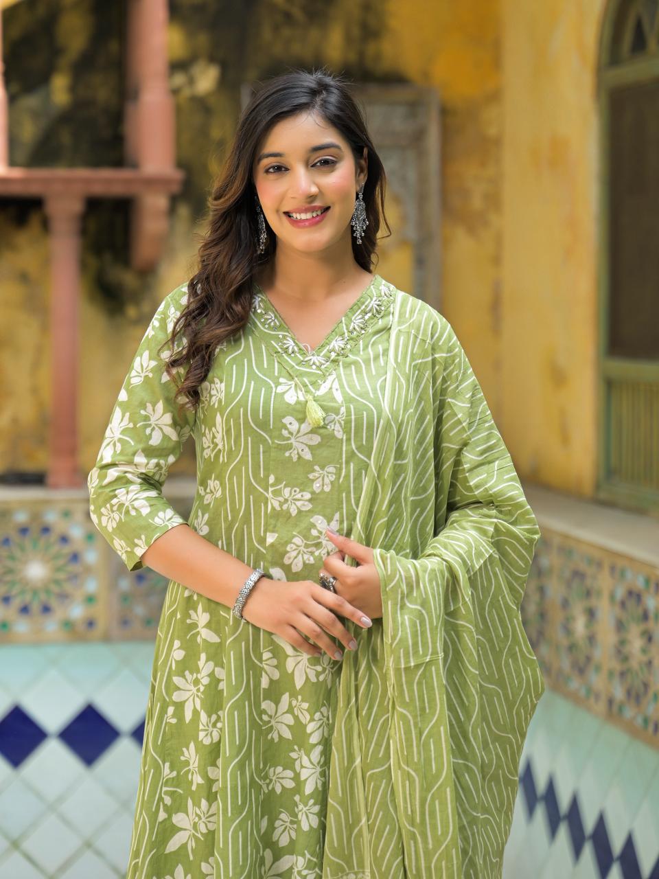 Elegant Green Printed Suit