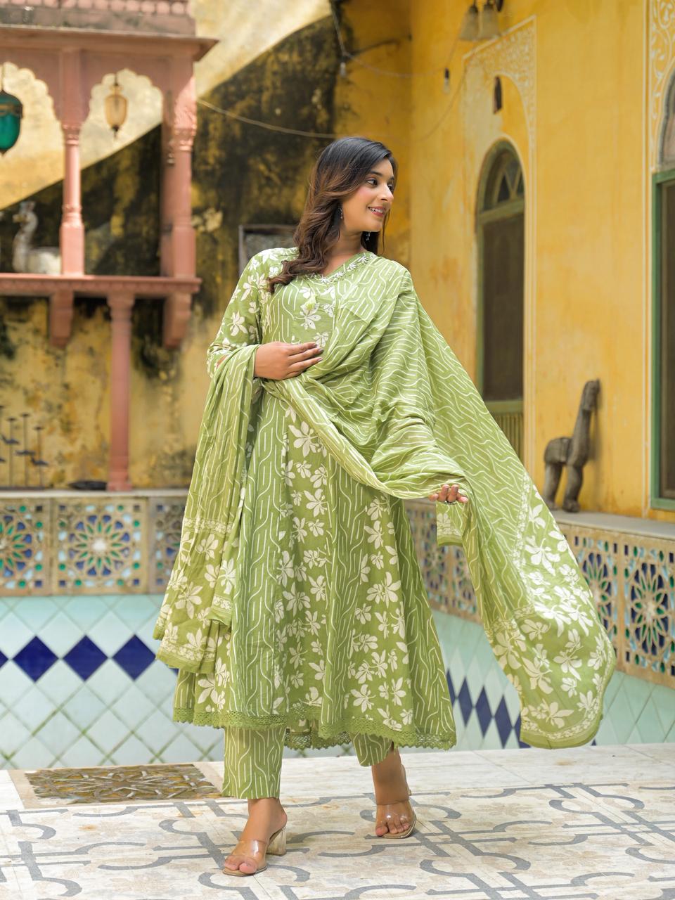 Elegant Green Printed Suit